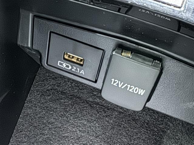 カローラツーリング ダブルバイビー　衝突被害軽減システム　メモリーナビ　フルセグ　バックカメラ　ＥＴＣ　ドラレコ　ＣＤ　ミュージックプレイヤー接続可　ＤＶＤ再生　オートクルーズコントロール　ＬＥＤヘッドランプ　スマートキー　キーレス（17枚目）