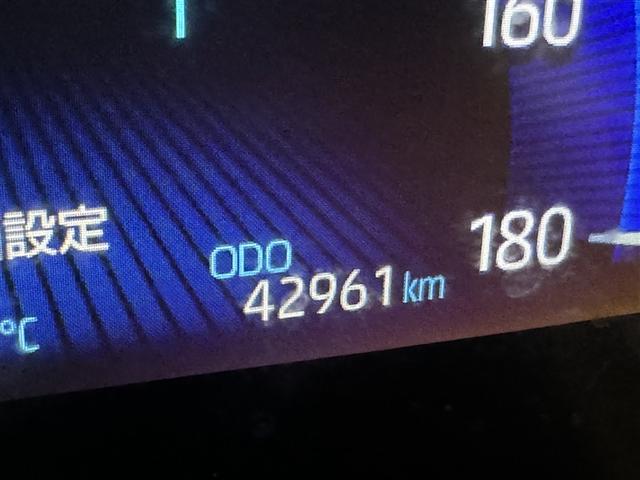 カローラツーリング ダブルバイビー　衝突被害軽減システム　メモリーナビ　フルセグ　バックカメラ　ＥＴＣ　ドラレコ　ＣＤ　ミュージックプレイヤー接続可　ＤＶＤ再生　オートクルーズコントロール　ＬＥＤヘッドランプ　スマートキー　キーレス（23枚目）