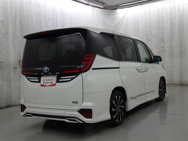 ノア ハイブリッドＳ－Ｚ　衝突被害軽減システム　メモリーナビ　フルセグ　バックカメラ　ＥＴＣ　ドラレコ　ＣＤ　ミュージックプレイヤー接続可　ＤＶＤ再生　後席モニター　オートクルーズコントロール　ＬＥＤヘッドランプ　乗車定員７人（6枚目）