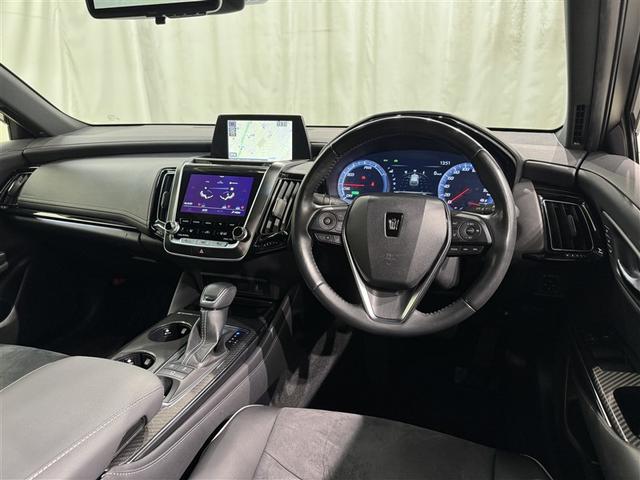 クラウンハイブリッド ＲＳアドバンス　衝突被害軽減システム　メモリーナビ　フルセグ　バックカメラ　ＥＴＣ　ＣＤ　ミュージックプレイヤー接続可　ＤＶＤ再生　電動シート　オートクルーズコントロール　ＬＥＤヘッドランプ　スマートキー　キーレス（9枚目）