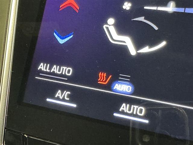 クラウンハイブリッド ＲＳアドバンス　衝突被害軽減システム　メモリーナビ　フルセグ　バックカメラ　ＥＴＣ　ＣＤ　ミュージックプレイヤー接続可　ＤＶＤ再生　電動シート　オートクルーズコントロール　ＬＥＤヘッドランプ　スマートキー　キーレス（18枚目）