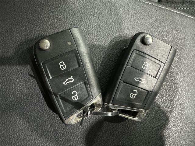 �X�}�[�g�L�[���|�P�b�g��o�b�O�Ɍg�т��Ă���΁A�L�[�����o�����ƂȂ��h�A�n���h������������A�h�A�n���h���̃Z���T�[�ɐG��邾���Ŏ{���ł��܂��B