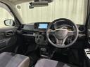 運転の際、常に目にする部分だけにシックで飽きのこないデザインが良いですね。