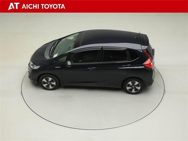 フィットハイブリッド Ｆコンフォートエディション　衝突軽減ブレーキ　セキュリティアラーム　スマキー　クルーズコントロール　ＥＴＣ車載器　ワンセグ　横滑り防止機能　ＡＢＳ　エアバッグ　パワーウインドウ　キーレス　オートエアコン　ＤＶＤ（11枚目）