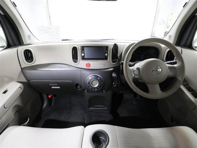 しっかりまとまった感のあるインパネ。各操作スイッチなども使いやすい位置に配置されていますよ。