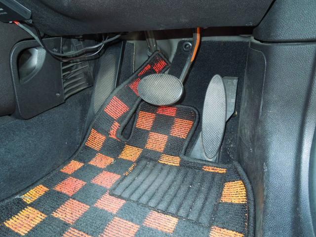 ＭＩＮＩ クーパー　クラブマン　グー故障診断実施済み／車両状態評価書／ディーラー車／右ハンドル／ツートンカラー／パドルシフト／ポータブルナビ／革巻ハンドル／ＣＤオーディオ／観音バックドア／フォグライト／１５インチアルミホイール（18枚目）