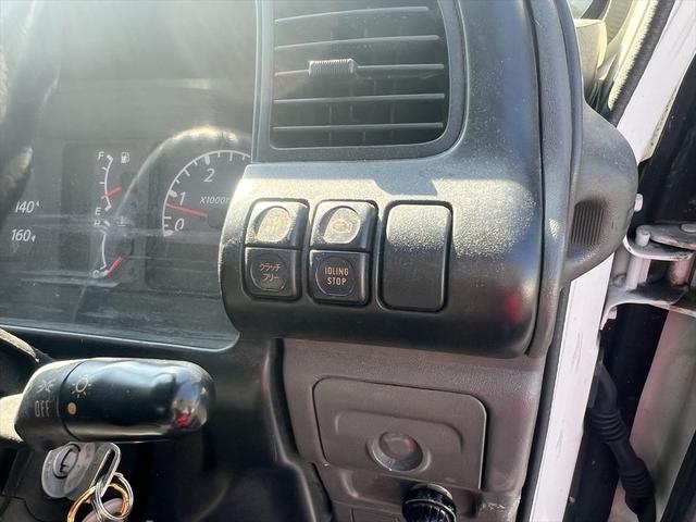 エルフトラック 高床　ディーゼル　エアバッグ　エアコン　パワステ　パワーウィンドウ　ＡＢＳ　積載量：２０００Ｋｇ　３人乗り　車庫証明用　長さ：４６８　幅：１６９　高さ：１９６　荷台寸法　長さ：３１８　幅：１６２（21枚目）