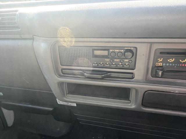 エルフトラック 高床　ディーゼル　エアバッグ　エアコン　パワステ　パワーウィンドウ　ＡＢＳ　積載量：２０００Ｋｇ　３人乗り　車庫証明用　長さ：４６８　幅：１６９　高さ：１９６　荷台寸法　長さ：３１８　幅：１６２（26枚目）