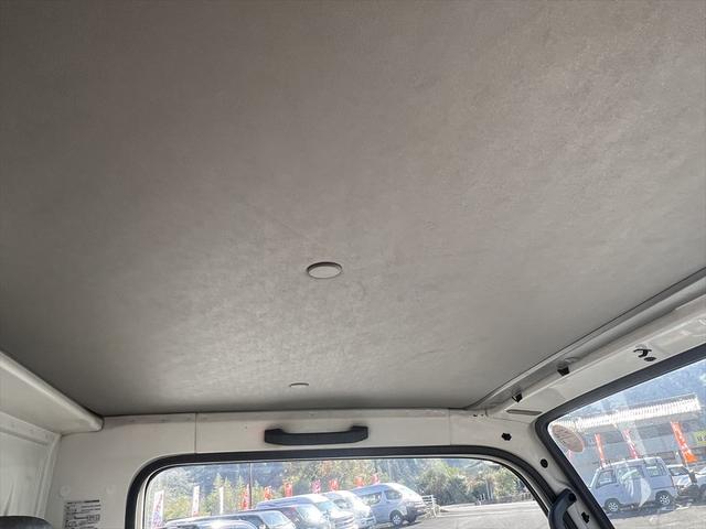 エルフトラック 高床　ディーゼル　エアバッグ　エアコン　パワステ　パワーウィンドウ　ＡＢＳ　積載量：２０００Ｋｇ　３人乗り　車庫証明用　長さ：４６８　幅：１６９　高さ：１９６　荷台寸法　長さ：３１８　幅：１６２（29枚目）