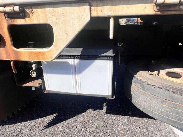 エルフトラック 高床　ディーゼル　エアバッグ　エアコン　パワステ　パワーウィンドウ　ＡＢＳ　積載量：２０００Ｋｇ　３人乗り　車庫証明用　長さ：４６８　幅：１６９　高さ：１９６　荷台寸法　長さ：３１８　幅：１６２（47枚目）