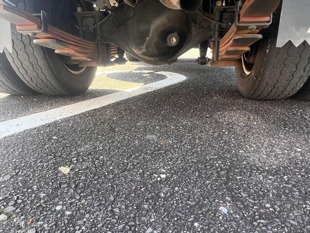 エルフトラック 高床　ディーゼル　エアバッグ　エアコン　パワステ　パワーウィンドウ　ＡＢＳ　積載量：２０００Ｋｇ　３人乗り　車庫証明用　長さ：４６８　幅：１６９　高さ：１９６　荷台寸法　長さ：３１８　幅：１６２（55枚目）