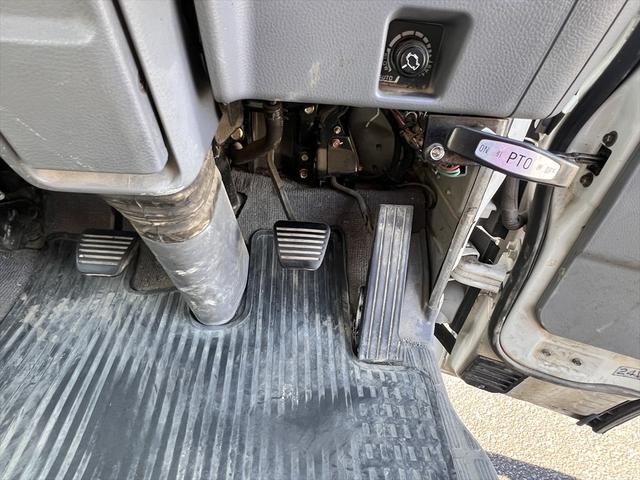 キャンター ロングＤＸターボ　３段クレーン　ユニック：ＵＲＶ２３３　ＳＰＥＣ：Ｋ　インパネ５速　ディーゼル　３人乗り　積載量：１７００Ｋｇ　車庫証明用　長さ：５９８　幅：１８９　高さ：２４９　荷台寸法　長さ：３５５　幅：１８８（17枚目）