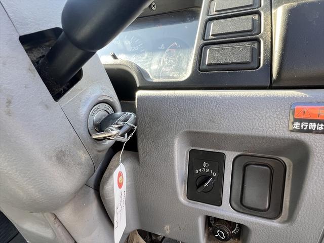 キャンター ロングＤＸターボ　３段クレーン　ユニック：ＵＲＶ２３３　ＳＰＥＣ：Ｋ　インパネ５速　ディーゼル　３人乗り　積載量：１７００Ｋｇ　車庫証明用　長さ：５９８　幅：１８９　高さ：２４９　荷台寸法　長さ：３５５　幅：１８８（20枚目）