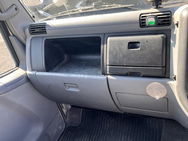 キャンター ロングＤＸターボ　３段クレーン　ユニック：ＵＲＶ２３３　ＳＰＥＣ：Ｋ　インパネ５速　ディーゼル　３人乗り　積載量：１７００Ｋｇ　車庫証明用　長さ：５９８　幅：１８９　高さ：２４９　荷台寸法　長さ：３５５　幅：１８８（26枚目）