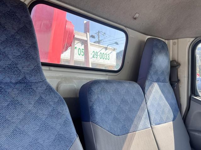 キャンター ロングＤＸターボ　３段クレーン　ユニック：ＵＲＶ２３３　ＳＰＥＣ：Ｋ　インパネ５速　ディーゼル　３人乗り　積載量：１７００Ｋｇ　車庫証明用　長さ：５９８　幅：１８９　高さ：２４９　荷台寸法　長さ：３５５　幅：１８８（34枚目）