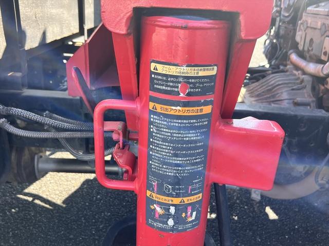 キャンター ロングＤＸターボ　３段クレーン　ユニック：ＵＲＶ２３３　ＳＰＥＣ：Ｋ　インパネ５速　ディーゼル　３人乗り　積載量：１７００Ｋｇ　車庫証明用　長さ：５９８　幅：１８９　高さ：２４９　荷台寸法　長さ：３５５　幅：１８８（36枚目）