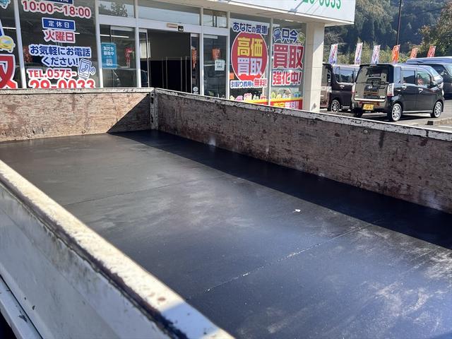 キャンター ロングＤＸターボ　３段クレーン　ユニック：ＵＲＶ２３３　ＳＰＥＣ：Ｋ　インパネ５速　ディーゼル　３人乗り　積載量：１７００Ｋｇ　車庫証明用　長さ：５９８　幅：１８９　高さ：２４９　荷台寸法　長さ：３５５　幅：１８８（39枚目）