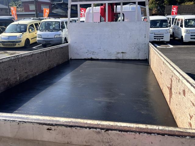 キャンター ロングＤＸターボ　３段クレーン　ユニック：ＵＲＶ２３３　ＳＰＥＣ：Ｋ　インパネ５速　ディーゼル　３人乗り　積載量：１７００Ｋｇ　車庫証明用　長さ：５９８　幅：１８９　高さ：２４９　荷台寸法　長さ：３５５　幅：１８８（40枚目）