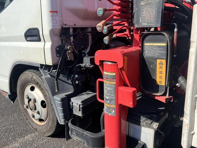 キャンター ロングＤＸターボ　３段クレーン　ユニック：ＵＲＶ２３３　ＳＰＥＣ：Ｋ　インパネ５速　ディーゼル　３人乗り　積載量：１７００Ｋｇ　車庫証明用　長さ：５９８　幅：１８９　高さ：２４９　荷台寸法　長さ：３５５　幅：１８８（44枚目）