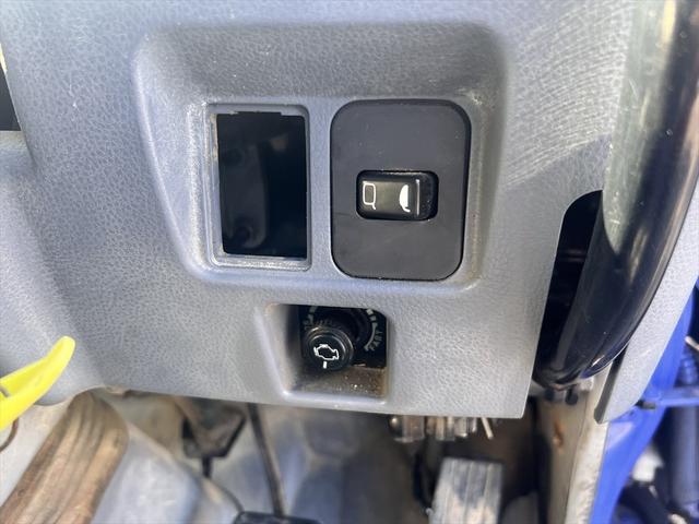 キャンター ダンプ　ダンプ　ディーゼル　５速ミッション　３人乗り　エアバッグ　エアコン　パワステ　パワーウィンドウ　積載量：１５００Ｋｇ　荷台寸法　長さ：３０８　幅：１６０（20枚目）