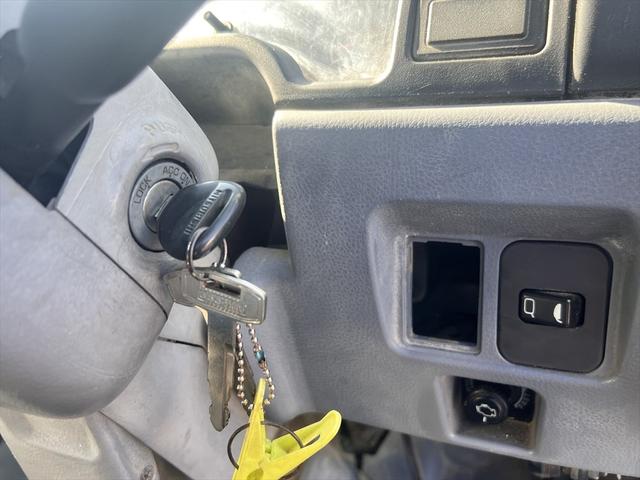 キャンター ダンプ　ダンプ　ディーゼル　５速ミッション　３人乗り　エアバッグ　エアコン　パワステ　パワーウィンドウ　積載量：１５００Ｋｇ　荷台寸法　長さ：３０８　幅：１６０（21枚目）