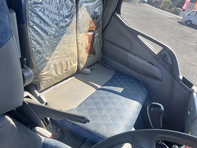 キャンター ダンプ　ダンプ　ディーゼル　５速ミッション　３人乗り　エアバッグ　エアコン　パワステ　パワーウィンドウ　積載量：１５００Ｋｇ　荷台寸法　長さ：３０８　幅：１６０（35枚目）