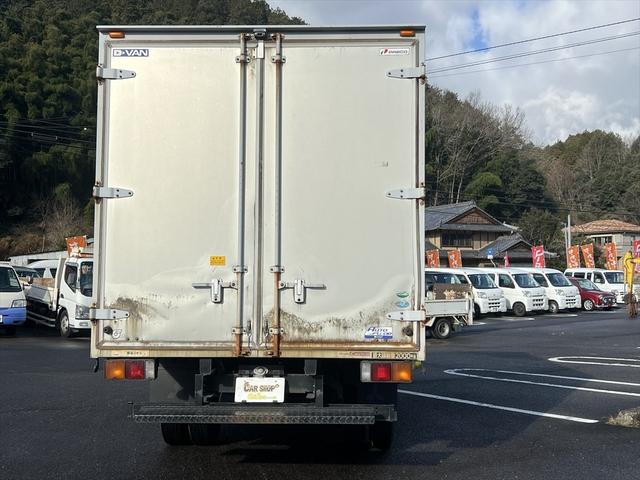 キャンター ロング全低床　ディ－ゼル　ＦＡＴ　エアバッグ　エアコン　パワステ　パワーウィンドウ　バックカメラ　キーレス　積載量：２ｔ　ディーゼル　オートマ　エアバッグ　エアコン　荷台内寸　長さ：４３０　幅：２０６　高さ：２０７（13枚目）
