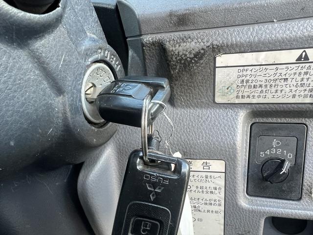 キャンター ロング全低床　ディ－ゼル　ＦＡＴ　エアバッグ　エアコン　パワステ　パワーウィンドウ　バックカメラ　キーレス　積載量：２ｔ　ディーゼル　オートマ　エアバッグ　エアコン　荷台内寸　長さ：４３０　幅：２０６　高さ：２０７（19枚目）