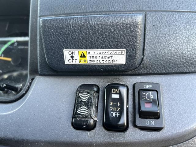 キャンター ロング全低床　ディ－ゼル　ＦＡＴ　エアバッグ　エアコン　パワステ　パワーウィンドウ　バックカメラ　キーレス　積載量：２ｔ　ディーゼル　オートマ　エアバッグ　エアコン　荷台内寸　長さ：４３０　幅：２０６　高さ：２０７（21枚目）