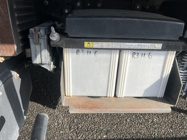 キャンター ロング全低床　ディ－ゼル　ＦＡＴ　エアバッグ　エアコン　パワステ　パワーウィンドウ　バックカメラ　キーレス　積載量：２ｔ　ディーゼル　オートマ　エアバッグ　エアコン　荷台内寸　長さ：４３０　幅：２０６　高さ：２０７（41枚目）