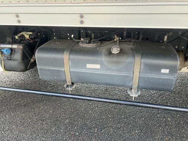 キャンター ロング全低床　ディ－ゼル　ＦＡＴ　エアバッグ　エアコン　パワステ　パワーウィンドウ　バックカメラ　キーレス　積載量：２ｔ　ディーゼル　オートマ　エアバッグ　エアコン　荷台内寸　長さ：４３０　幅：２０６　高さ：２０７（42枚目）