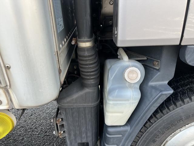 キャンター ロング全低床　ディ－ゼル　ＦＡＴ　エアバッグ　エアコン　パワステ　パワーウィンドウ　バックカメラ　キーレス　積載量：２ｔ　ディーゼル　オートマ　エアバッグ　エアコン　荷台内寸　長さ：４３０　幅：２０６　高さ：２０７（43枚目）