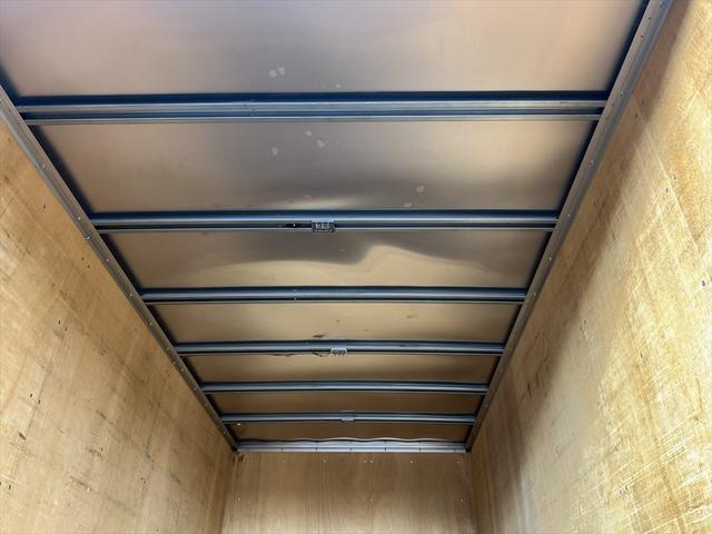 キャンター ロング全低床　ディ－ゼル　ＦＡＴ　エアバッグ　エアコン　パワステ　パワーウィンドウ　バックカメラ　キーレス　積載量：２ｔ　ディーゼル　オートマ　エアバッグ　エアコン　荷台内寸　長さ：４３０　幅：２０６　高さ：２０７（45枚目）