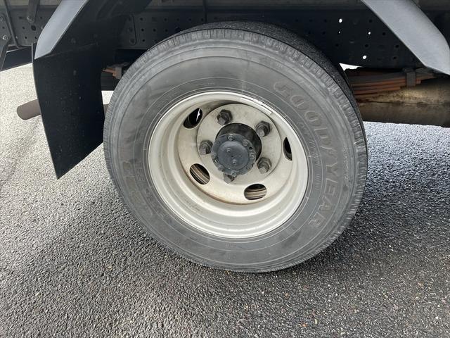 キャンター ロング全低床　ディ－ゼル　ＦＡＴ　エアバッグ　エアコン　パワステ　パワーウィンドウ　バックカメラ　キーレス　積載量：２ｔ　ディーゼル　オートマ　エアバッグ　エアコン　荷台内寸　長さ：４３０　幅：２０６　高さ：２０７（55枚目）