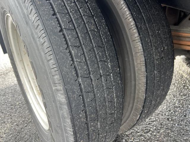 キャンター ロング全低床　ディ－ゼル　ＦＡＴ　エアバッグ　エアコン　パワステ　パワーウィンドウ　バックカメラ　キーレス　積載量：２ｔ　ディーゼル　オートマ　エアバッグ　エアコン　荷台内寸　長さ：４３０　幅：２０６　高さ：２０７（56枚目）