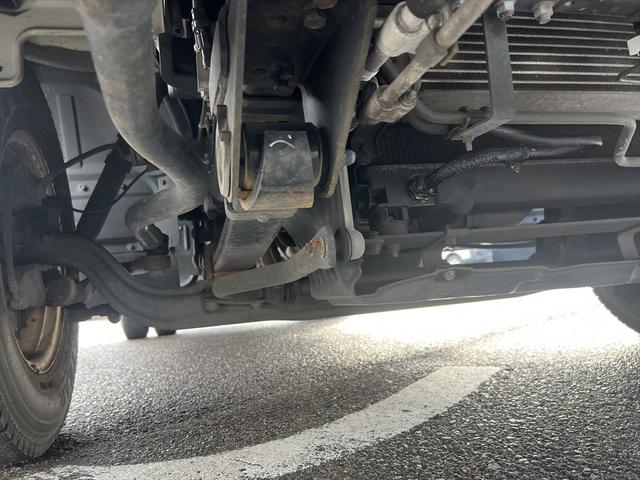 キャンター ロング全低床　ディ－ゼル　ＦＡＴ　エアバッグ　エアコン　パワステ　パワーウィンドウ　バックカメラ　キーレス　積載量：２ｔ　ディーゼル　オートマ　エアバッグ　エアコン　荷台内寸　長さ：４３０　幅：２０６　高さ：２０７（59枚目）