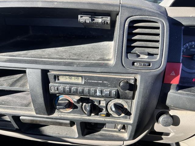 アトラストラック スーパーローＤＸ　オートマ　エアバッグ　エアコン　パワステ　パワーウィンドウ　３人乗り　積載量：１５００Ｋｇ　荷台寸法　長さ：３２０　幅：１６８（25枚目）