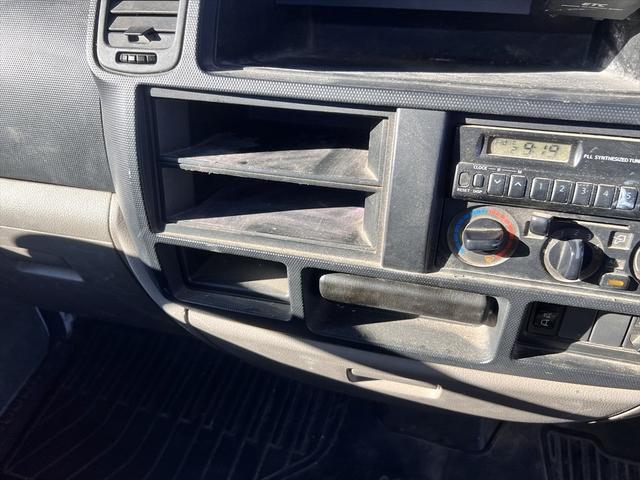 アトラストラック スーパーローＤＸ　オートマ　エアバッグ　エアコン　パワステ　パワーウィンドウ　３人乗り　積載量：１５００Ｋｇ　荷台寸法　長さ：３２０　幅：１６８（26枚目）