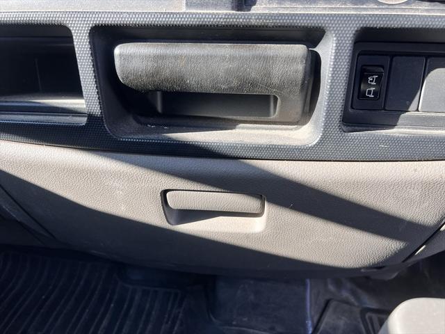 アトラストラック スーパーローＤＸ　オートマ　エアバッグ　エアコン　パワステ　パワーウィンドウ　３人乗り　積載量：１５００Ｋｇ　荷台寸法　長さ：３２０　幅：１６８（27枚目）