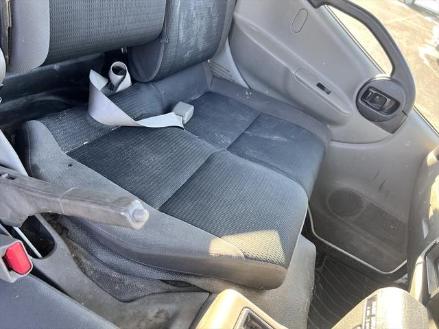 アトラストラック スーパーローＤＸ　オートマ　エアバッグ　エアコン　パワステ　パワーウィンドウ　３人乗り　積載量：１５００Ｋｇ　荷台寸法　長さ：３２０　幅：１６８（36枚目）