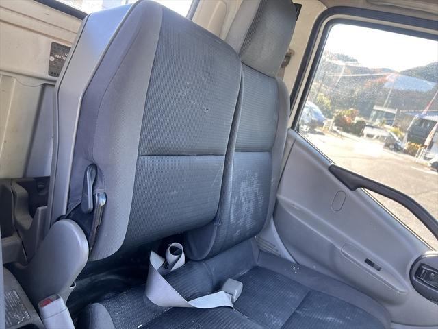 アトラストラック スーパーローＤＸ　オートマ　エアバッグ　エアコン　パワステ　パワーウィンドウ　３人乗り　積載量：１５００Ｋｇ　荷台寸法　長さ：３２０　幅：１６８（37枚目）