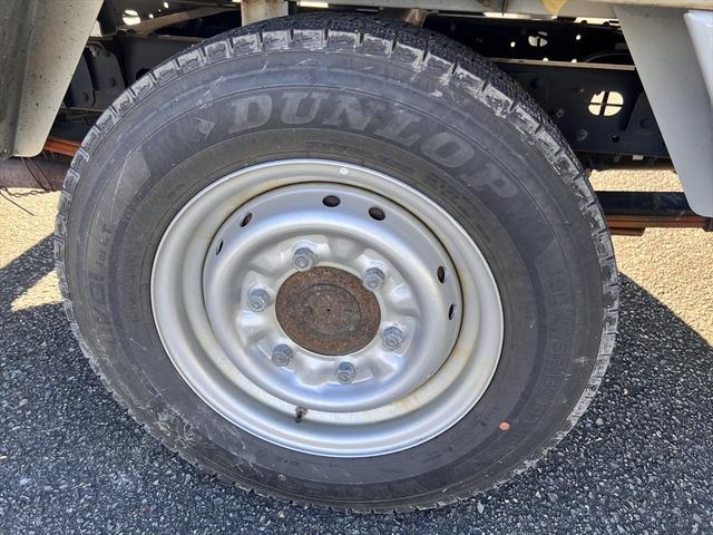 アトラストラック スーパーローＤＸ　オートマ　エアバッグ　エアコン　パワステ　パワーウィンドウ　３人乗り　積載量：１５００Ｋｇ　荷台寸法　長さ：３２０　幅：１６８（51枚目）