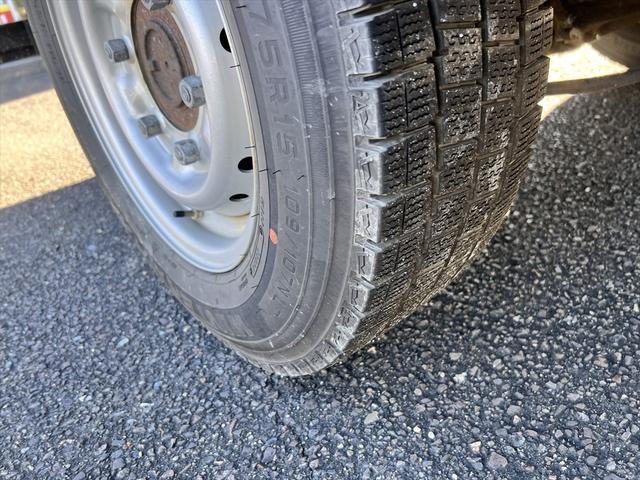 アトラストラック スーパーローＤＸ　オートマ　エアバッグ　エアコン　パワステ　パワーウィンドウ　３人乗り　積載量：１５００Ｋｇ　荷台寸法　長さ：３２０　幅：１６８（52枚目）