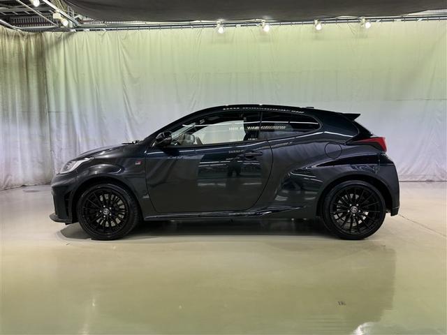 ＧＲヤリス ＲＺ　４ＷＤ　フルセグ　ミュージックプレイヤー接続可　バックカメラ　衝突被害軽減システム　ＥＴＣ　ドラレコ　ＬＥＤヘッドランプ（3枚目）