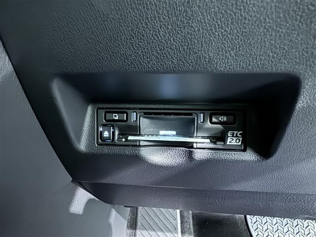 アルファードハイブリッド Ｚ　革シート　サンルーフ　フルセグ　ミュージックプレイヤー接続可　後席モニター　バックカメラ　衝突被害軽減システム　ＥＴＣ　ドラレコ　両側電動スライド　ＬＥＤヘッドランプ　乗車定員７人　３列シート（17枚目）