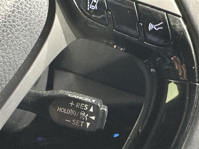 �N���[�Y�R���g���[�����������H�Ȃǂ̒��������s�Ŋ���I���̑��x�ő��邱�Ƃ��ł��A�N�Z���𓥂ނ��ƂȂ����邱�Ƃ��ł��܂�