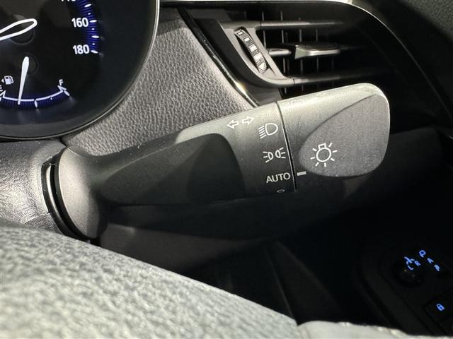 �y�I�[�g���C�g�z�ԊO�̖��邳�ɉ����āA�����I�Ƀ��C�g�̓_���E���������Ă���܂��B