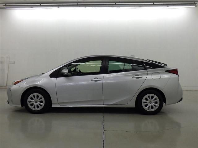 プリウス ＳセーフティプラスＩＩ　フルセグ　メモリーナビ　ＤＶＤ再生　ミュージックプレイヤー接続可　バックカメラ　衝突被害軽減システム　ＥＴＣ　ＬＥＤヘッドランプ（5枚目）