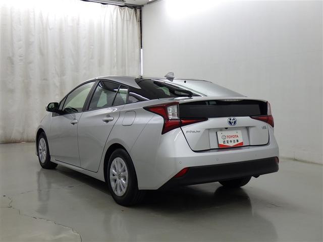 プリウス ＳセーフティプラスＩＩ　フルセグ　メモリーナビ　ＤＶＤ再生　ミュージックプレイヤー接続可　バックカメラ　衝突被害軽減システム　ＥＴＣ　ＬＥＤヘッドランプ（6枚目）