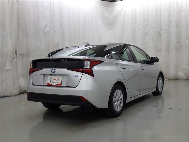 プリウス ＳセーフティプラスＩＩ　フルセグ　メモリーナビ　ＤＶＤ再生　ミュージックプレイヤー接続可　バックカメラ　衝突被害軽減システム　ＥＴＣ　ＬＥＤヘッドランプ（7枚目）